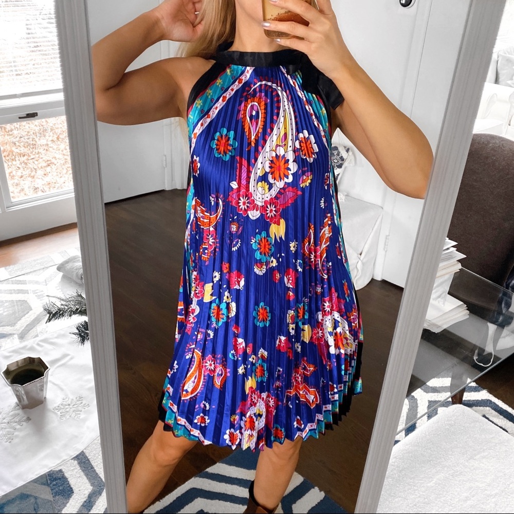 π MISS ENVIE NAVY MULTI FLORAL ABSTRACT PLEATED LOOSE FIT HALTER DRESS! - Picture 4 of 9